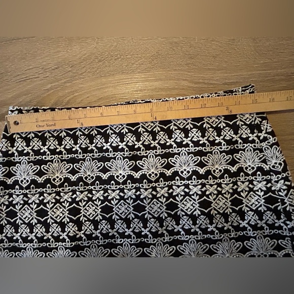 Loft Skirt Black Eyelet Lined Embroidered Womens Size 6 - Picture 7 of 8